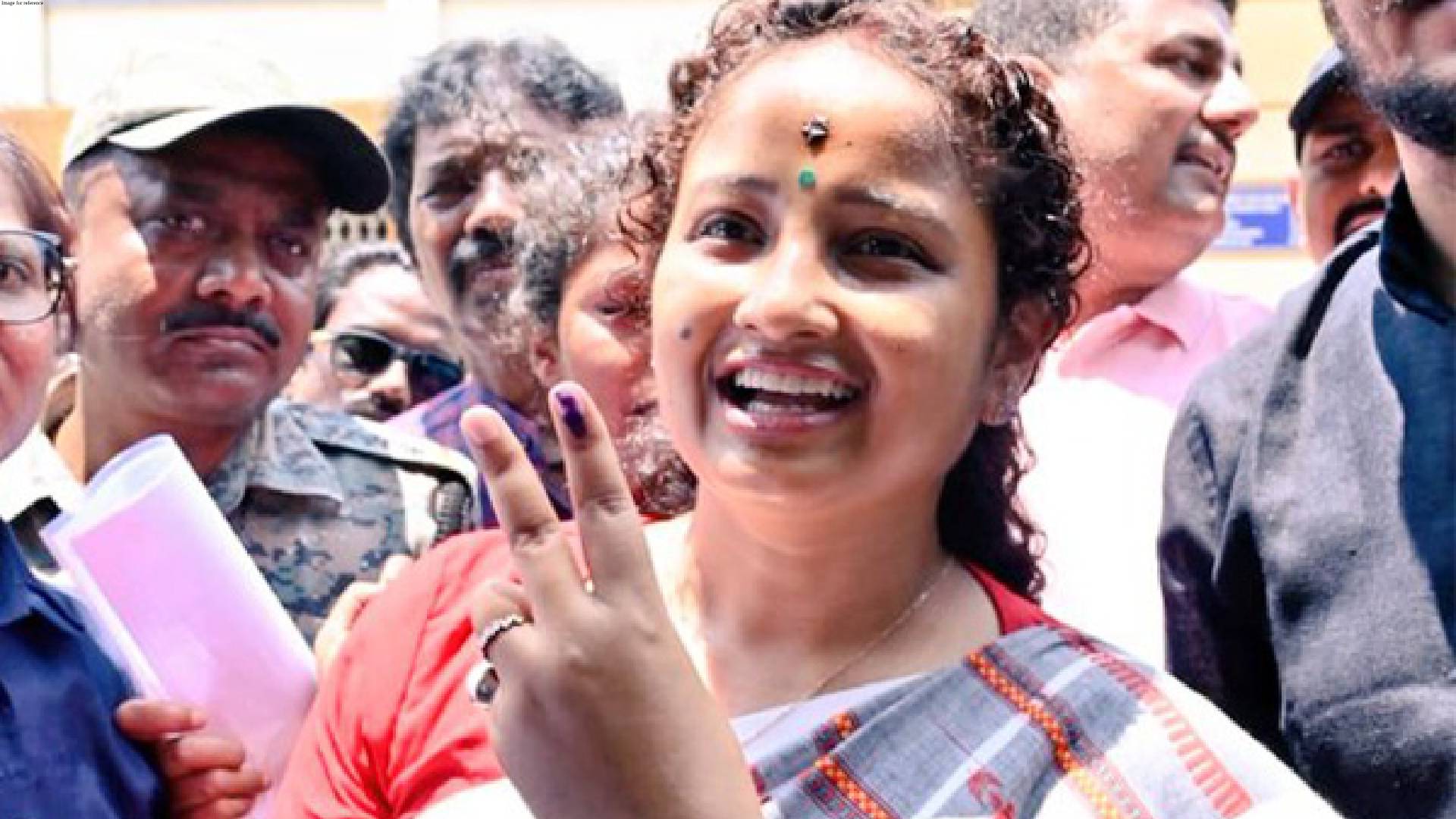 Former Jharkhand Chief Minister Hemant Soren's wife Kalpana Soren casts her vote in Ranchi